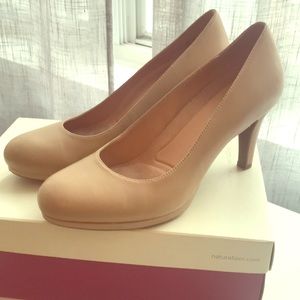 Naturalizer “Michelle” leather pumps